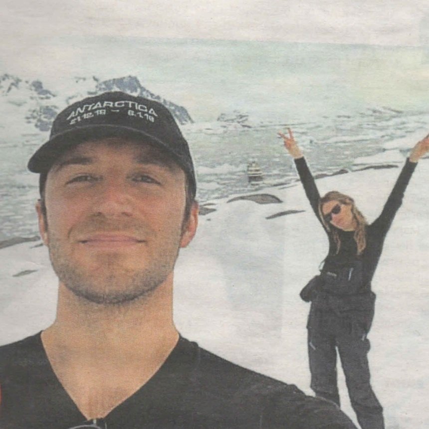 Ο «χρυσός» κληρονόμος Τεό Νιάρχος φωτογράφισε τόπλες τη σύντροφό του στην Ανταρκτική [εικόνες] | iefimerida.gr 0