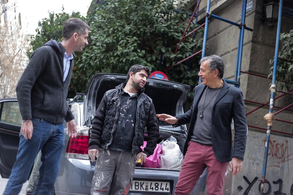 Βόλτα στο κέντρο της Αθήνας για Σταύρο Θεοδωράκη και Κώστα Μπακογιάννη [εικόνες] | iefimerida.gr 0