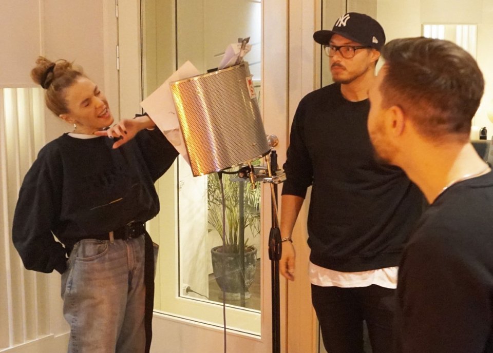 Ολιγοήμερο ταξίδι στη Σουηδία πραγματοποίησε η Τάμτα για την ηχογράφηση του τραγουδιού «Replay», με το οποίο θα εκπροσωπήσει την Κύπρο στην Eurovision 