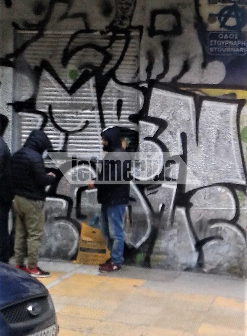 Τα τσιγάρα είναι αμφιβόλου ποιότητας, αφού όπως λένε πως ό,τι μάρκα και να αγοράσεις το άρωμα του καπνού είναι το ίδιο