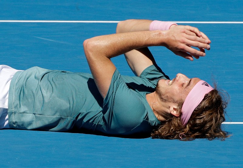 Στέφανος Τσιτσιπάς: Το παιδί-θαύμα του ελληνικού τένις πανηγυρίζει την πρόκρισή του -Κατέρρευσε από χαρά [εικόνες & βίντεο] | iefimerida.gr 4