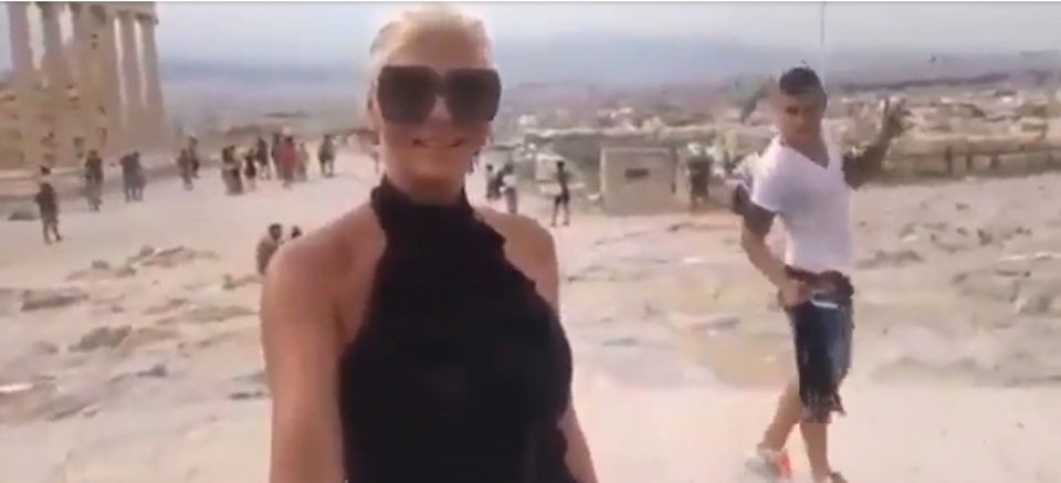 Κόλαση ανάμεσα στη σύζυγο Σέρβου ποδοσφαιριστή και τον Βράνιες, που είχαν παράνομη σχέση -«Αυτοκτόνα, μικροτσ...» [εικόνες] | iefimerida.gr 3