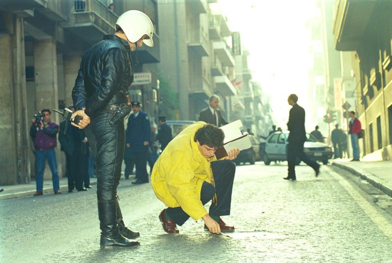 Οταν ο Κουφοντίνας εκτελούσε εν ψυχρώ τον Βρανόπουλο στη Σόλωνος [εικόνες &amp; βίντεο] | iefimerida.gr 0