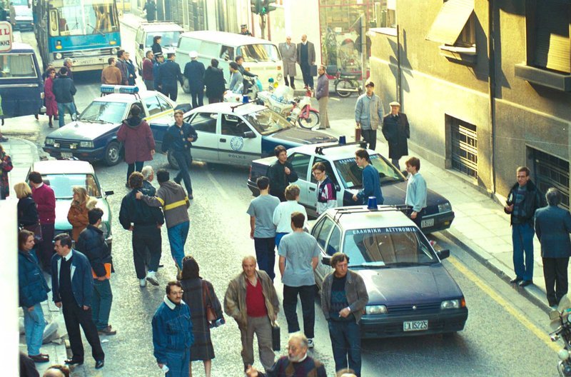 Οταν ο Κουφοντίνας εκτελούσε εν ψυχρώ τον Βρανόπουλο στη Σόλωνος [εικόνες &amp; βίντεο] | iefimerida.gr 1