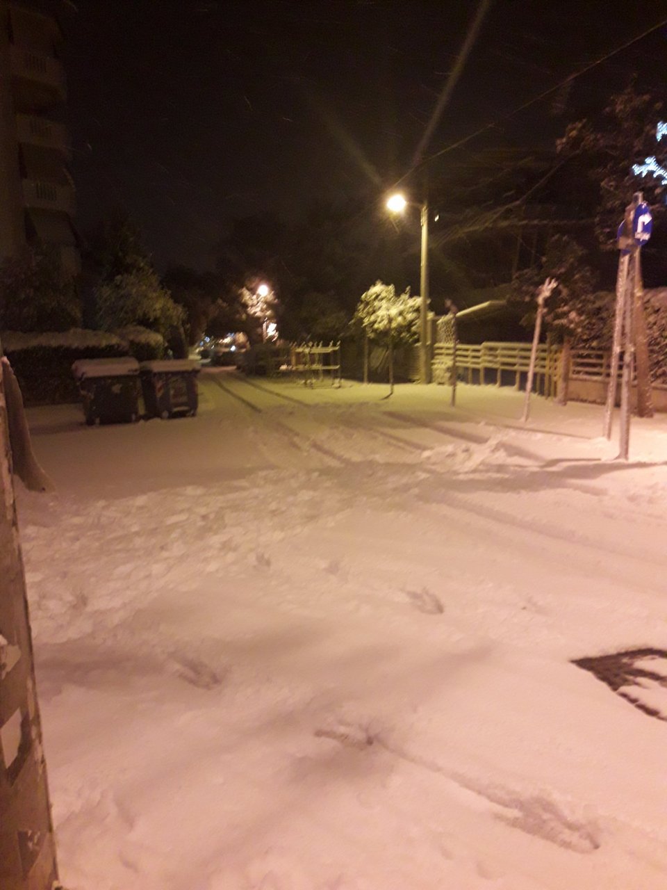 Χιόνισε στην Αθήνα και οι χρήστες του Twitter «τρελάθηκαν» -Locomodo ψεύτες το δαγκώσαμε [εικόνες] | iefimerida.gr 7