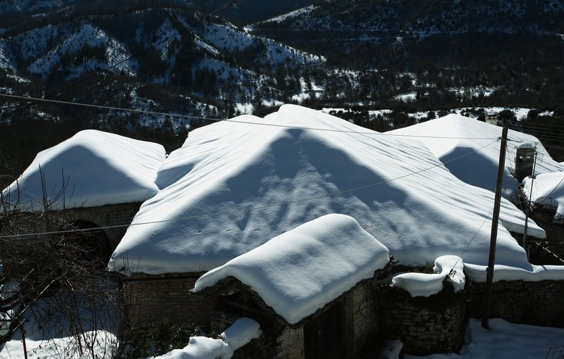Χιόνια και ήλιος -Υπέροχα καρέ από τα ντυμένα στα «λευκά» Ζαγοροχώρια [εικόνες] | iefimerida.gr 3