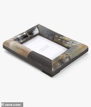 Αυτές οι κορνίζες από τα Zara έχουν προκαλέσει σάλο -Δείτε γιατί [εικόνες] | iefimerida.gr 1