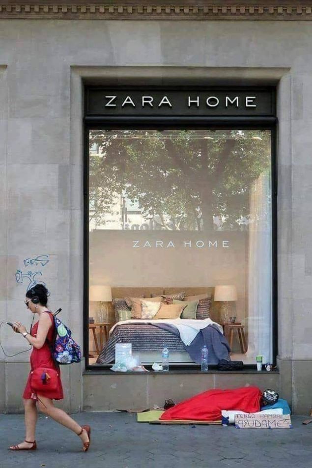 Η viral φωτό έξω από τα Zara Home -Αστεγος έξω από τη βιτρίνα με το άδειο κρεβάτι [εικόνα] | iefimerida.gr 0