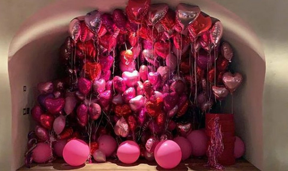 Ο μικρότερος Γλίξμπουργκ έκανε πάρτι με ατελείωτες καρδιές, του Αγίου Βαλεντίνου [εικόνες] | iefimerida.gr 0