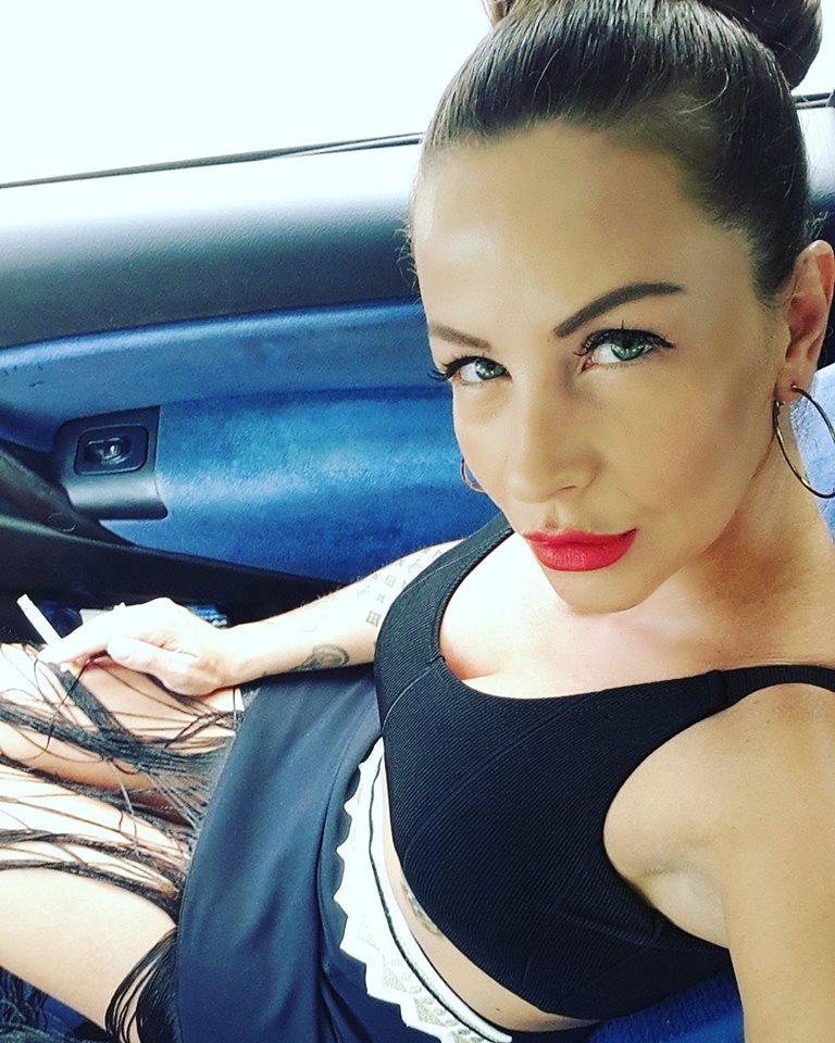 Η εκρηκτική βασίλισσα του καρναβαλιού στον Τύρναβο [εικόνες] | iefimerida.gr 0