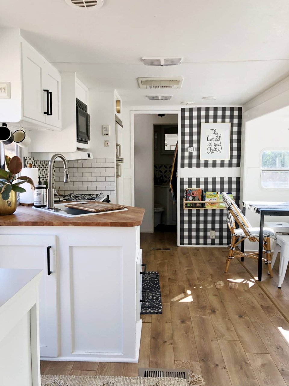 Το υπέροχο σπίτι των 16 τ.μ. στο οποίο ζει μια 5μελής οικογένεια -Βoho, πανέμορφο, τα χωράει όλα [εικόνες] | iefimerida.gr 10