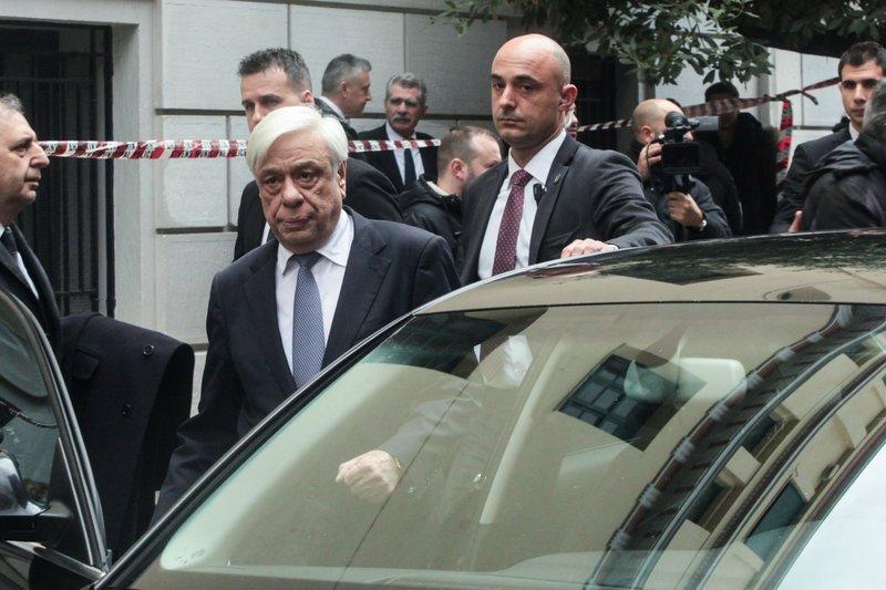 Τσίπρας, Καραμανλής, πολιτικοί και επιχειρηματίες στην κηδεία του Περικλή Παναγόπουλου [εικόνες] | iefimerida.gr 8