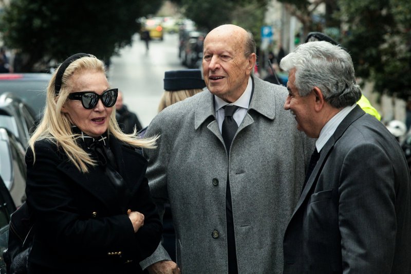 Τσίπρας, Καραμανλής, πολιτικοί και επιχειρηματίες στην κηδεία του Περικλή Παναγόπουλου [εικόνες] | iefimerida.gr 6