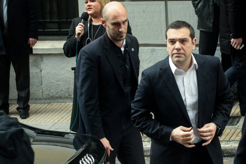 Τσίπρας, Καραμανλής, πολιτικοί και επιχειρηματίες στην κηδεία του Περικλή Παναγόπουλου [εικόνες] | iefimerida.gr 1