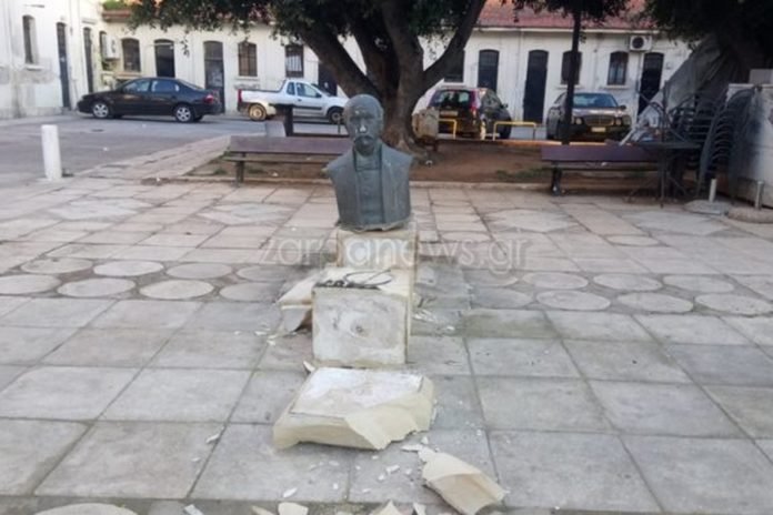 Απο τους βανδαλισμούς έσπασαν χαρακτηριστικά στο πρόσωπο του αγάλματος