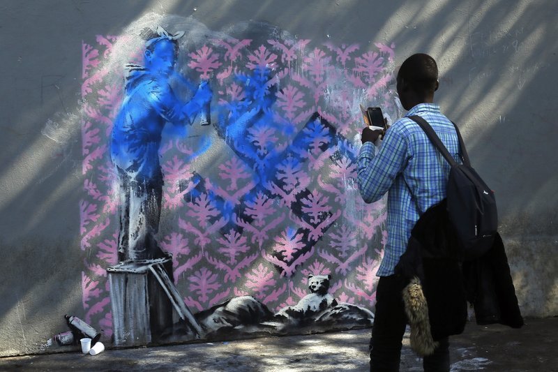 Τα εργα του Banksy θα «ντύσουν» τους τοίχους της Τεχνόπολης
