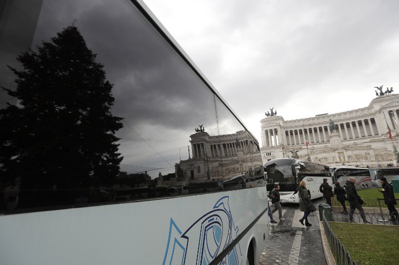 Οι ημερήσιοι επισκέπτες θα πρέπει να καταβάλουν φέτος 3 ευρώ το άτομο για να μπουν στη Βενετία και θα αυξηθεί από το 2020