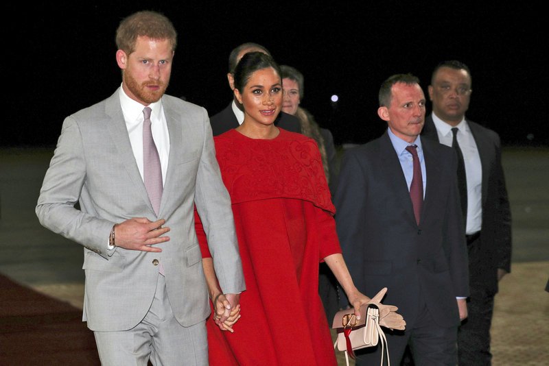 Μέγκαν Μαρκλ: Μετά τα σταριλίκια στη Νέα Υόρκη, στο Μαρόκο με κόκκινο Valentino [εικόνες] | iefimerida.gr 4