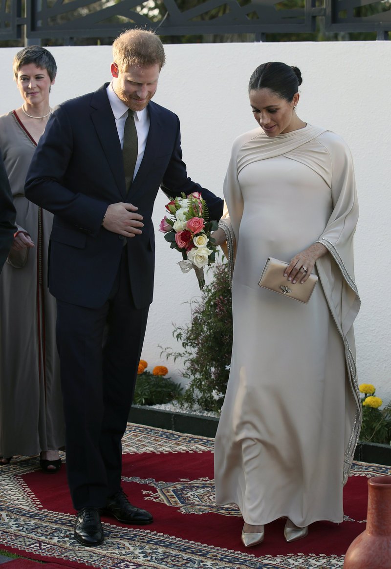 Η Μέγκαν Μαρκλ ζει το όνειρο -Με χολιγουντιανό, ασύγκριτο φόρεμα Dior [εικόνες] | iefimerida.gr 5