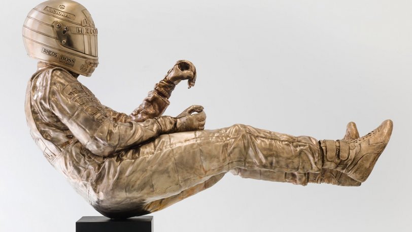 Tο άγαλμα του Aιρτον Σένα στην έδρα της McLaren -Από μπρούτζο, 160 κιλά [εικόνες & βίντεο] | iefimerida.gr 2