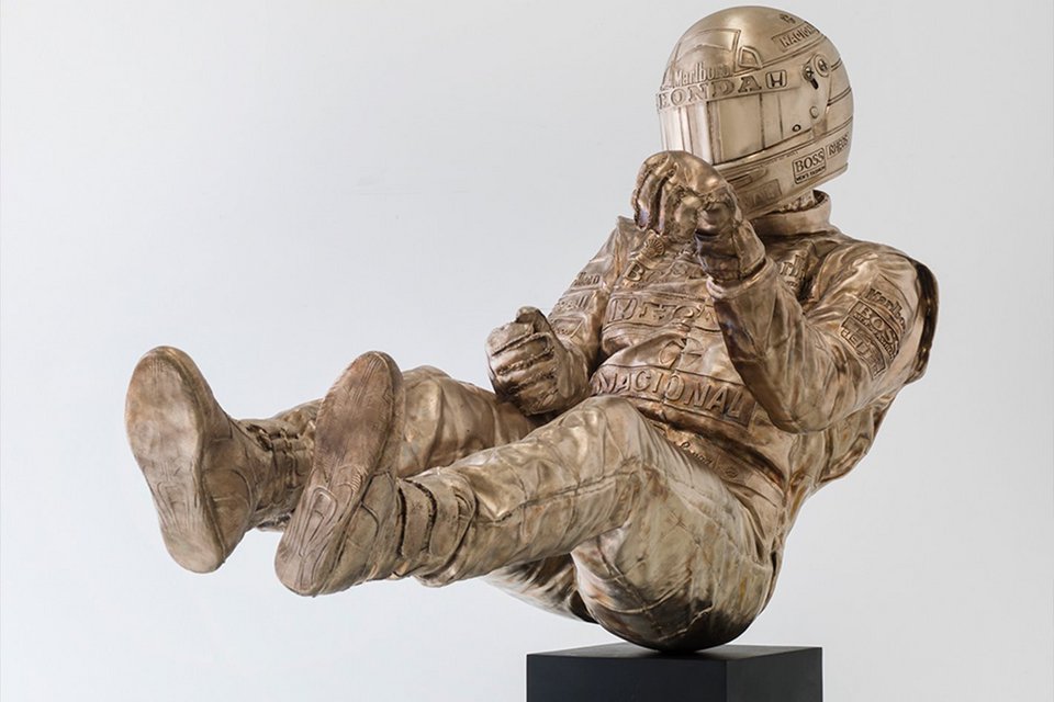 Tο άγαλμα του Aιρτον Σένα στην έδρα της McLaren -Από μπρούτζο, 160 κιλά [εικόνες & βίντεο] | iefimerida.gr 1