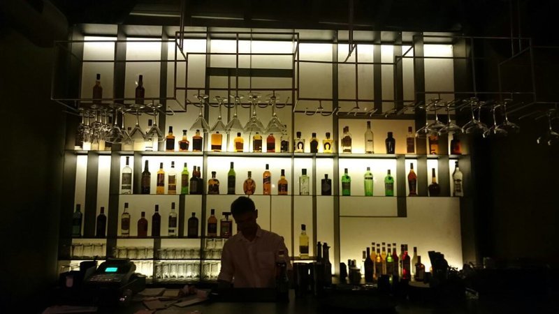 Ατμοσφαιρικός και ο χώρος του Balcony Restaurant