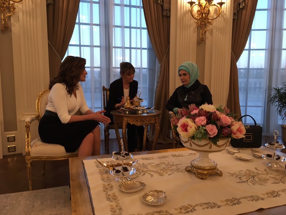 Η Περιστέρα Μπαζιάνα για τσάι με την Εμινέ Ερντογάν στο «Λευκό Παλάτι» [εικόνες] | iefimerida.gr 5