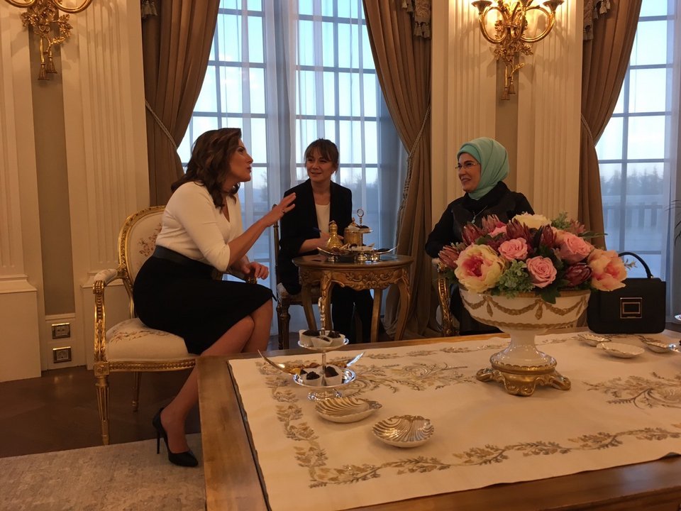 Η Περιστέρα Μπαζιάνα για τσάι με την Εμινέ Ερντογάν στο «Λευκό Παλάτι» [εικόνες] | iefimerida.gr 4