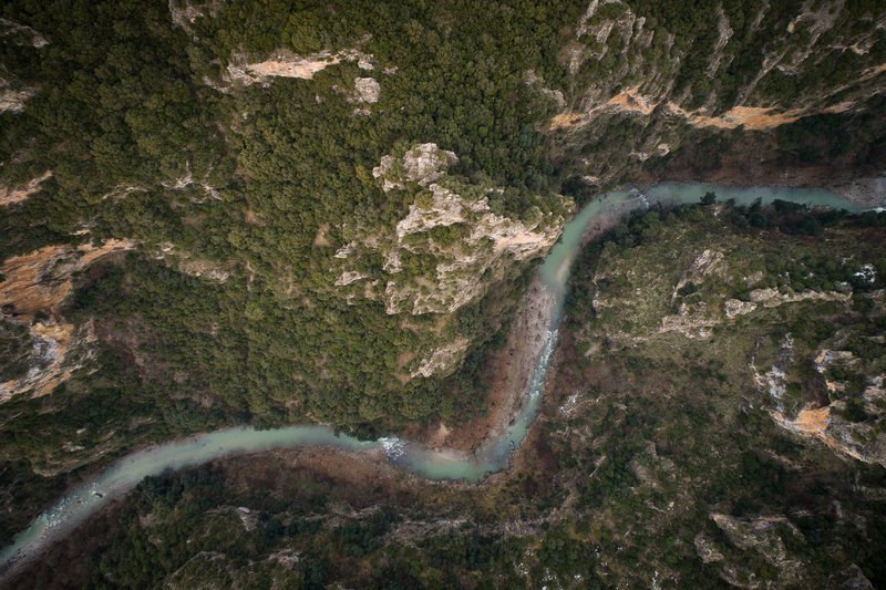 Θέα από ψηλά που κόβει την ανάσα -Ο ποταμός Βοϊδομάτης περνά μέσα από το φαράγγι του Βίκου [εικόνες] | iefimerida.gr 6