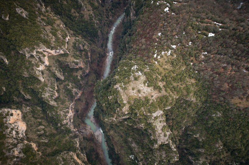 Θέα από ψηλά που κόβει την ανάσα -Ο ποταμός Βοϊδομάτης περνά μέσα από το φαράγγι του Βίκου [εικόνες] | iefimerida.gr 5