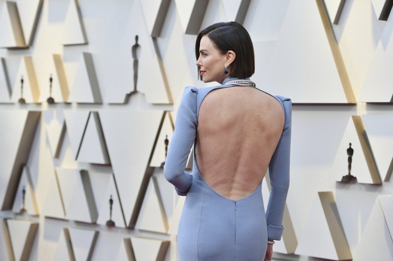 Oσκαρ 2019: Σαρλίζ Θερόν, Ιρίνα Σάικ, JLo -Θανάσιμα σέξι στο κόκκινο χαλί [εικόνες] | iefimerida.gr 7