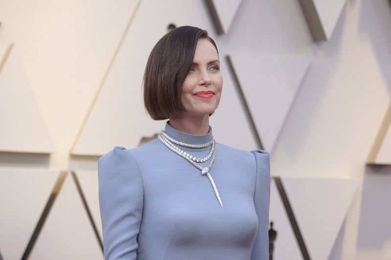 Oσκαρ 2019: Σαρλίζ Θερόν, Ιρίνα Σάικ, JLo -Θανάσιμα σέξι στο κόκκινο χαλί [εικόνες] | iefimerida.gr 6