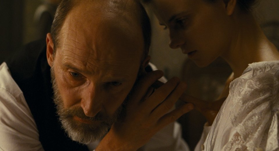 Νέες ταινίες: Ο Γιούαν ΜακΓκρέγκορ ζει έναν φλογερό έρωτα με ένα ανθρωποειδές [κριτική & τρέιλερ] | iefimerida.gr 4