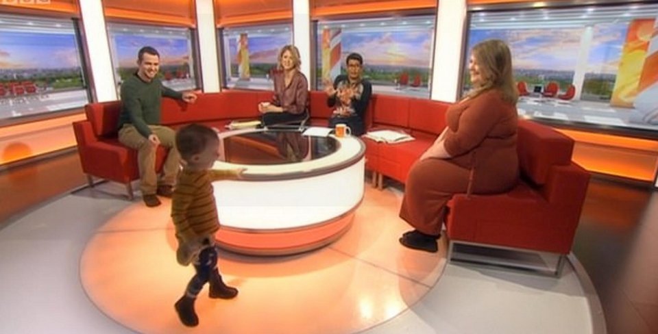 BBC -Δίχρονος μπήκε στο πλατό ενώ έδινε συνέντευξη ο πατέρας του και αποσυντόνισε το σύμπαν [βίντεο] | iefimerida.gr 0