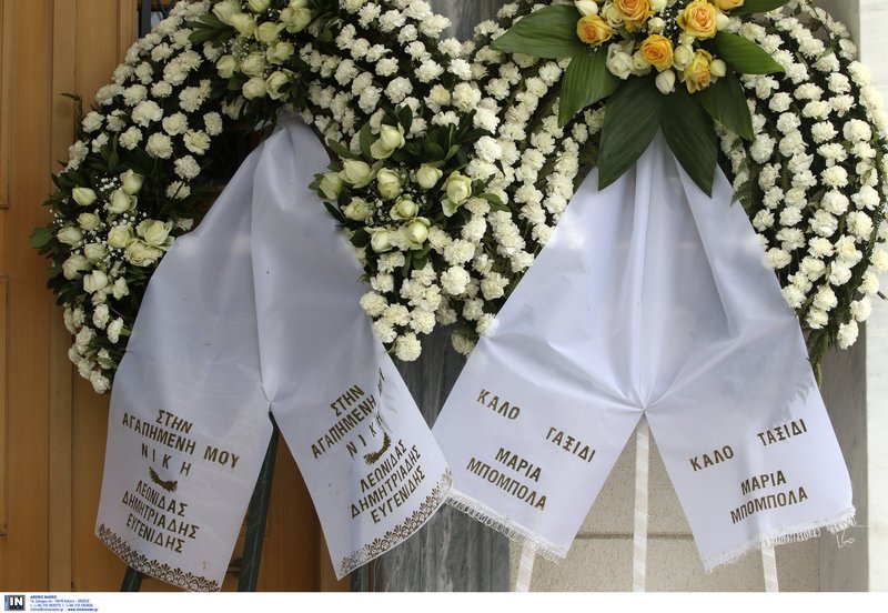 Το τελευταίο αντίο στη Νίκη Γουλανδρή -Πλήθος κόσμου [εικόνες] | iefimerida.gr 16