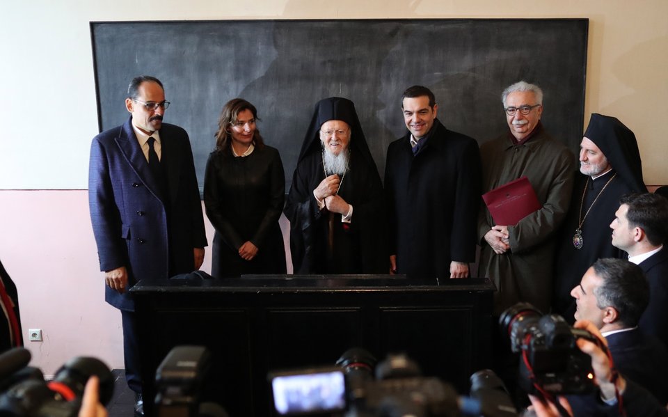Στη Χάλκη ο Τσίπρας, με Βαρθολομαίο -Ισχυρό μήνυμα για επαναλειτουργία της Σχολής | iefimerida.gr 2