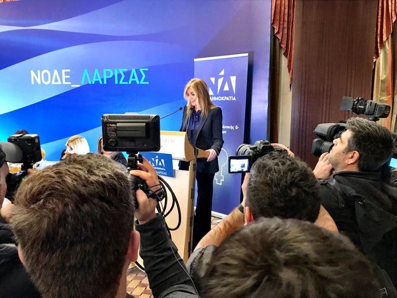 Η Μαρέβα Γκραμπόφσκι-Μητσοτάκη στην εκδήλωση της ΝΟΔΕ Λάρισας