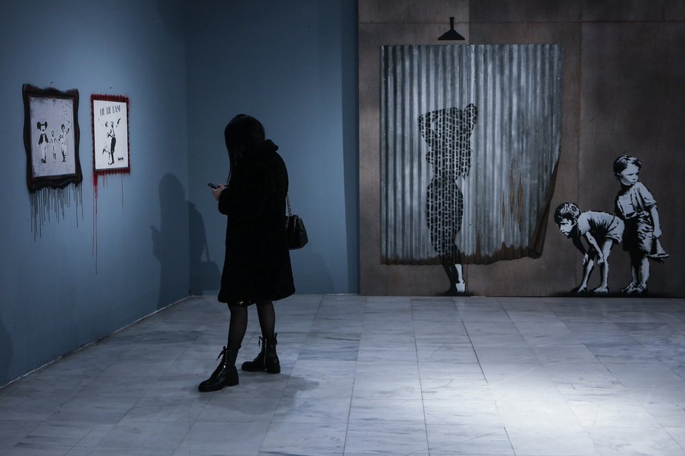 Ο καλλιτέχνης που μέσα από τα εργα του θίγει τον ρατσισμό, τον καπιταλισμό, την αστυνόμευση