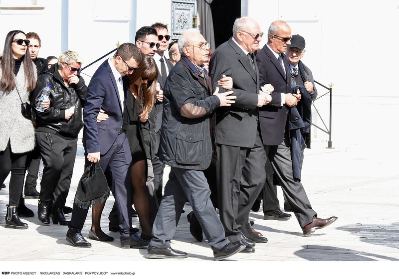 Ράγισαν καρδιές στην κηδεία της ηθοποιού Νίκης Λειβαδάρη – Συντετριμμένος ο πατέρας της [εικόνες] | iefimerida.gr 2