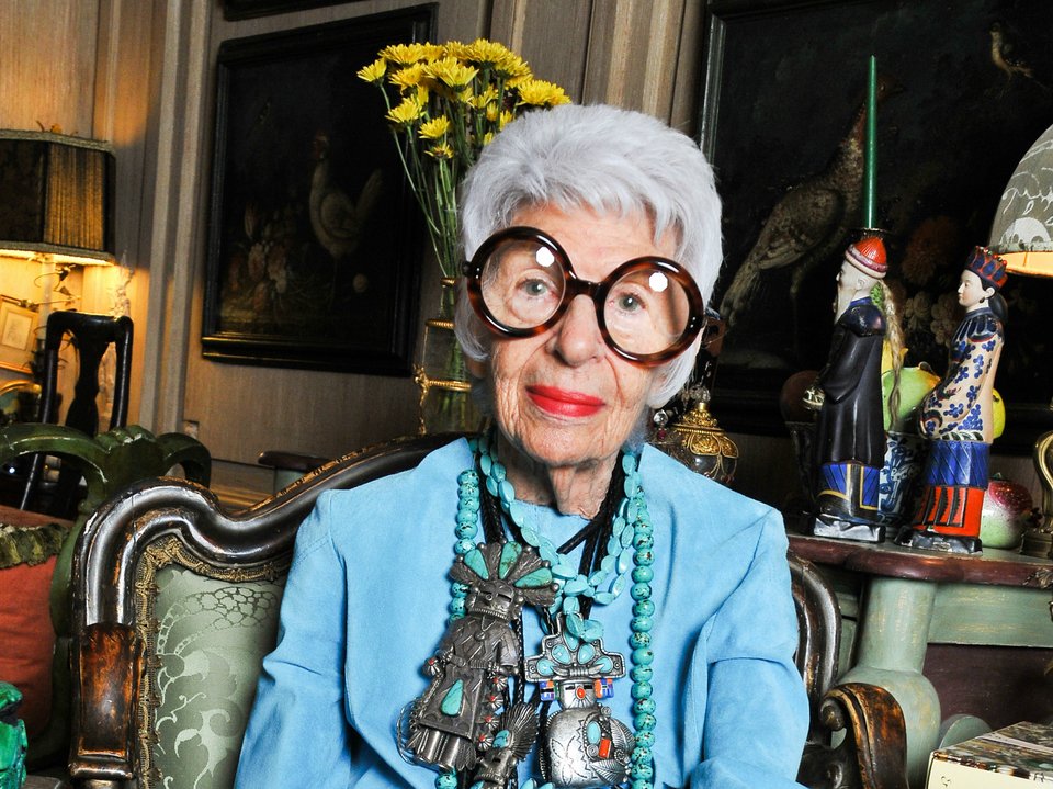 Iris Apfel, η σούπερ γιαγιά που υπέγραψε συμβόλαιο ως μοντέλο, στα 97 της χρόνια [εικόνες] | iefimerida.gr 3