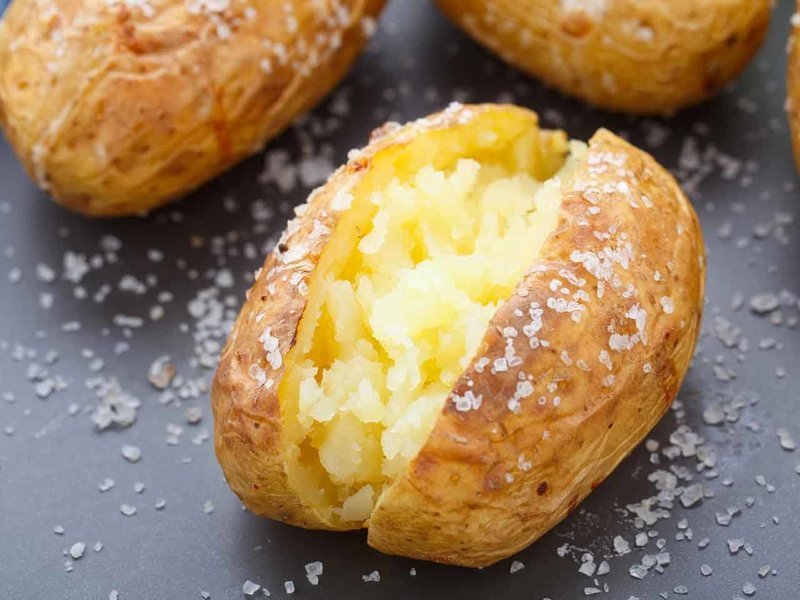 Το απόλυτο συνοδευτικό για Τσικνοπέμπτη -Η πατάτα που γίνεται σε 10 λεπτά [εικόνες] | iefimerida.gr 2