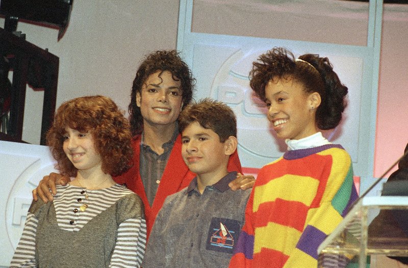 Σοκάρει η οικιακή βοηθός του Μάικλ Τζάκσον: Ηταν αδίστακτος παιδόφιλος, έκανε μπάνιο με γυμνά αγόρια [εικόνες] | iefimerida.gr 4