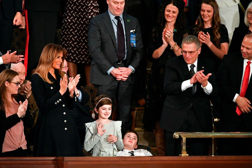 Πιτσιρικάς κοιμήθηκε στην ομιλία του Τραμπ και έγινε σύμβολο αντίστασης [εικόνες] | iefimerida.gr 2