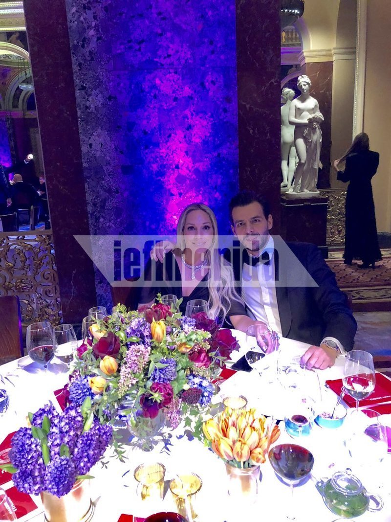 Ο πρόεδρος της Ένωσης Ελληνικών Επιχειρήσεων Βασίλης Αποστολόπουλος με τη σύζυγό του