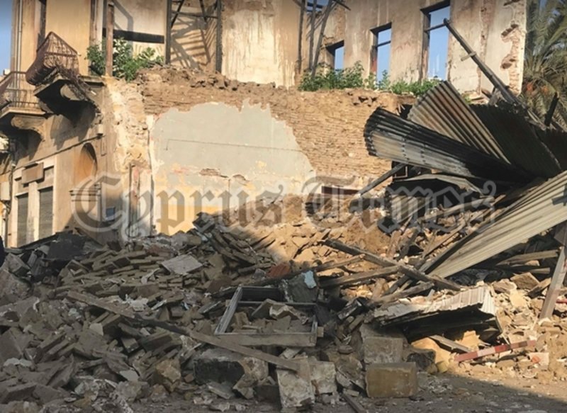 Κατέρρευσε κτίριο στη Λευκωσία -Ερευνες για τυχόν εγκλωβισμένους [εικόνες] | iefimerida.gr 0