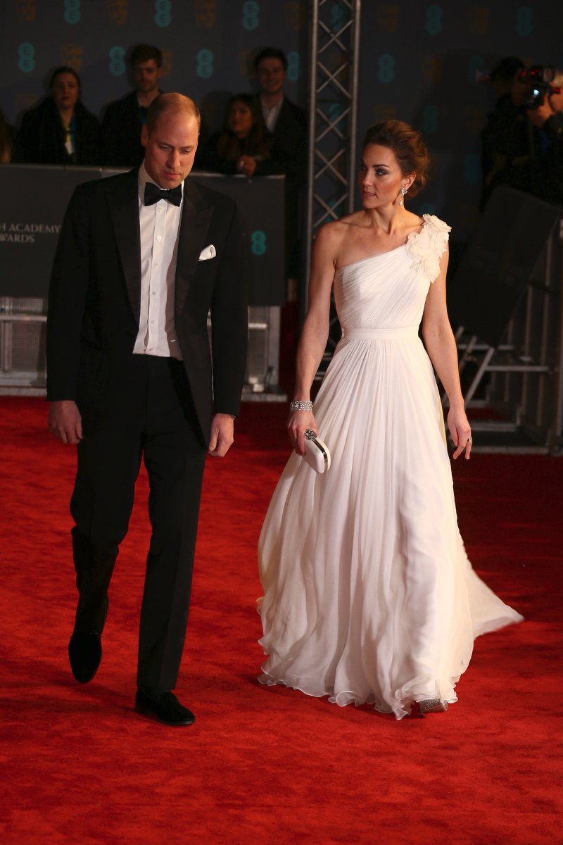 BAFTA 2019: Η Κέιτ Μίντλετον «έσβησε» όλες τις διάσημες στο κόκκινο χαλί- Σαν αρχαία Ελληνίδα θεά [εικόνες] | iefimerida.gr 1