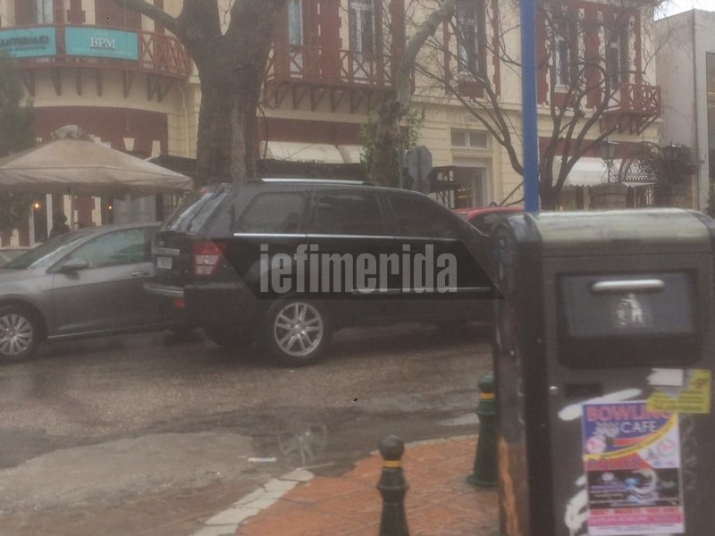 Ασυνείδητοι οδηγοί στην Κηφισιά παρκάρουν όπου βρουν -Σε πεζοδρόμια, διαβάσεις, θέσεις ΑμεΑ [εικόνες] | iefimerida.gr 4