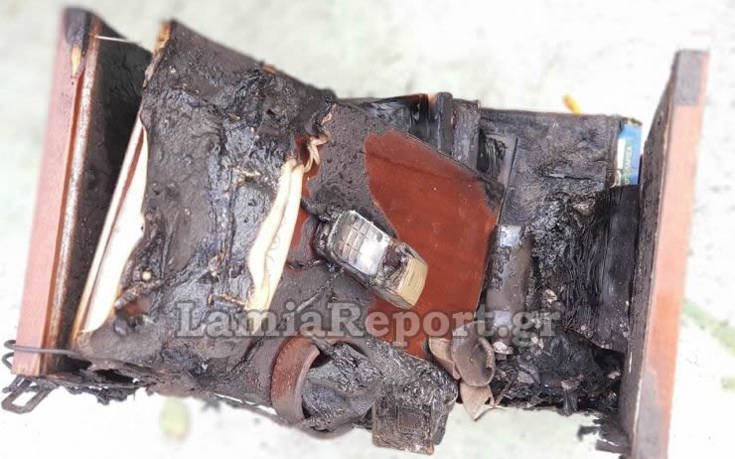 Λαμία: Αφησε το κινητό της να φορτίζει και πήρε φωτιά το σπίτι [εικόνες] | iefimerida.gr 2