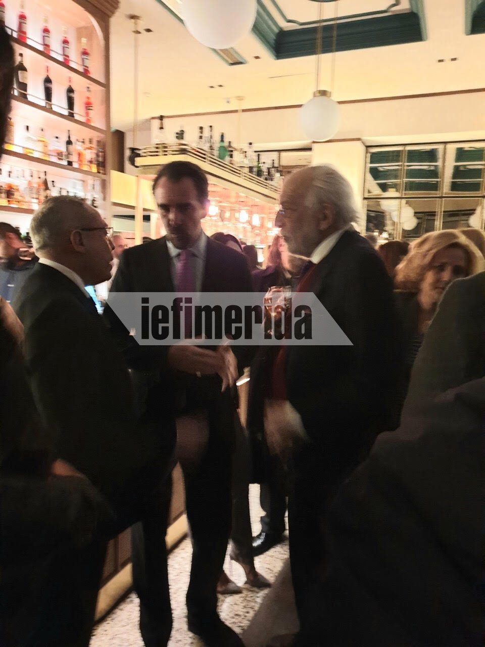 Σαμαράς, Βενιζέλος, δικηγόροι και... πρίγκιπες στο πάρτι Λυκουρέζου-Μαρακάκη για τη συνεργασία τους [εικόνες] | iefimerida.gr 3