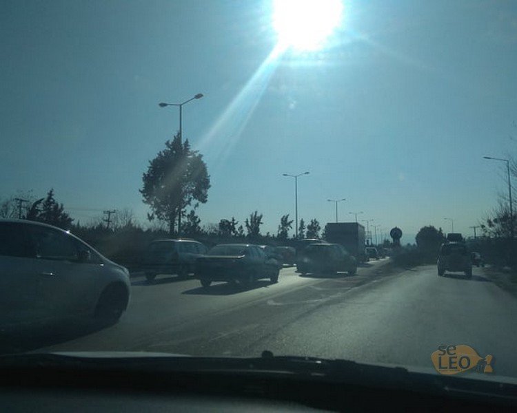 Ουρες χιλιομέτρων στο σημείο